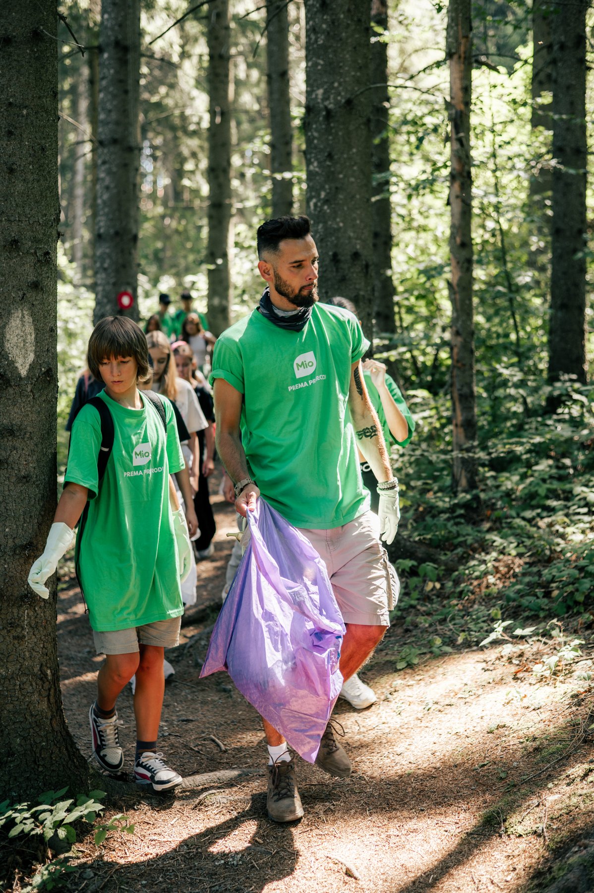 Children cleaning the forest on Javor mountain